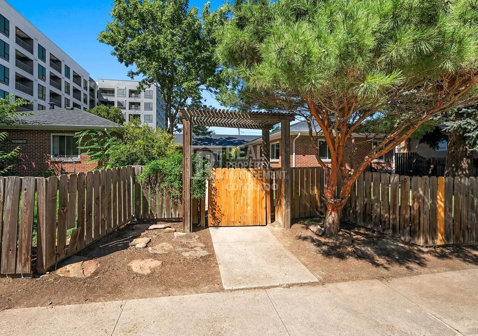 Updated 2-Bedroom Townhouse in South Park Hill — Photo 3