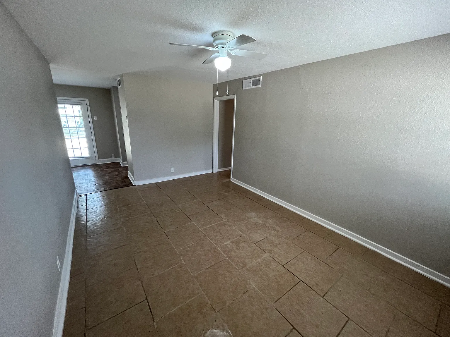 3 bed, 966 sqft, $1,700 — Photo 4