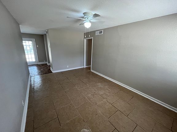 4th image of 317 E Ridgewood Dr