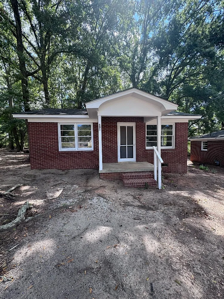216 Crawford Avenue - 1 — Photo 1