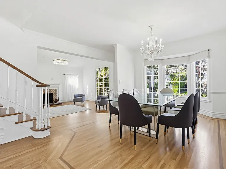 10610 Wellworth Ave — Photo 3