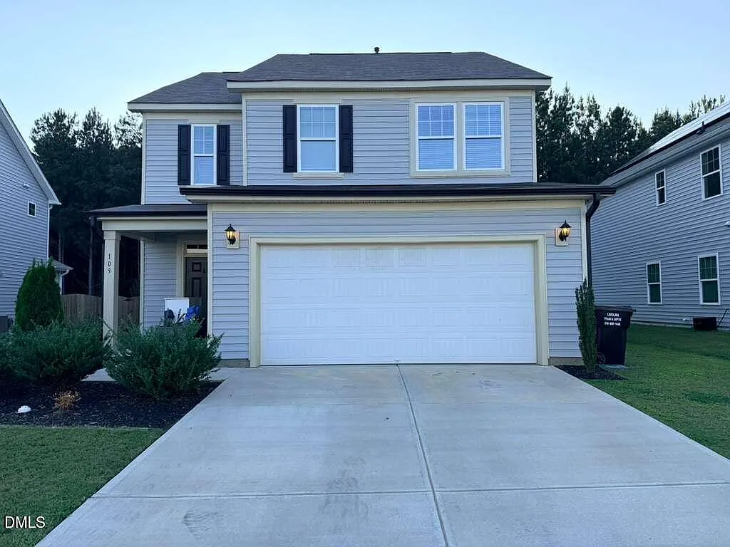 4 bed, 2.5 bath, 2000 sqft, $1,995 — Photo 2