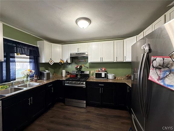 4th image of 819 Lee St