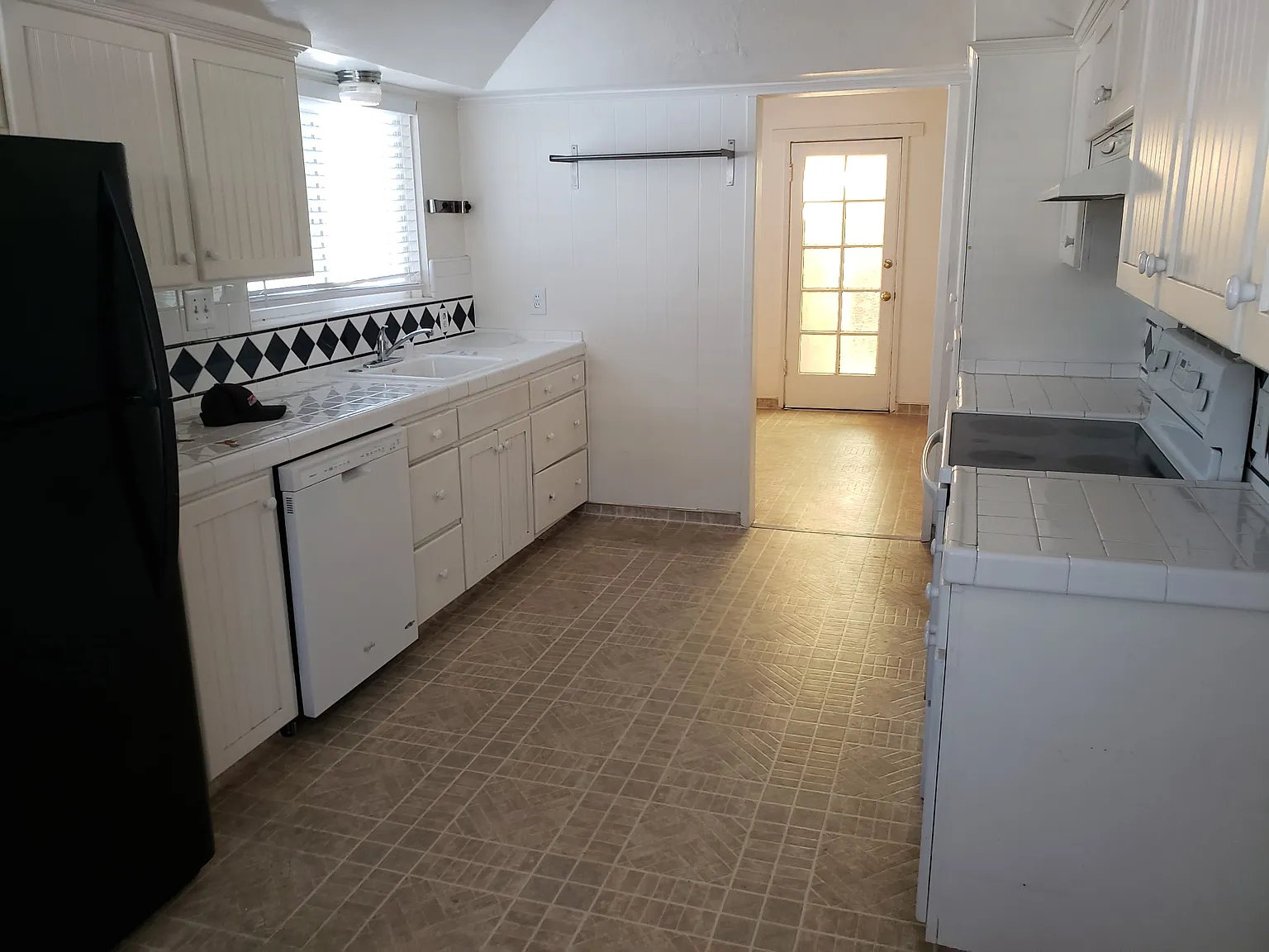2 bed, 1400 sqft, $2,000 — Photo 2