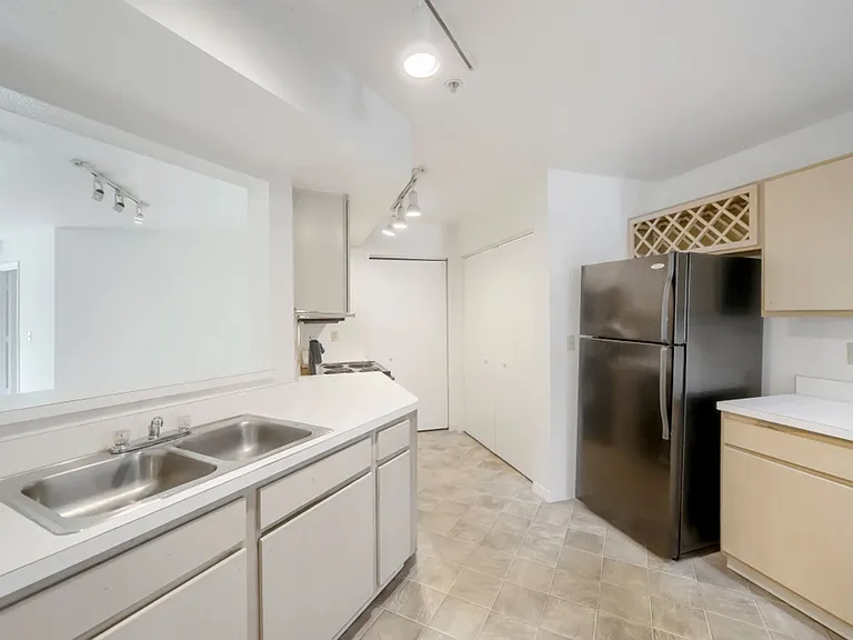 7270 Westpointe Blvd #910 — Photo 6
