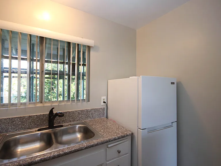 976 E Villa St #11 — Photo 7