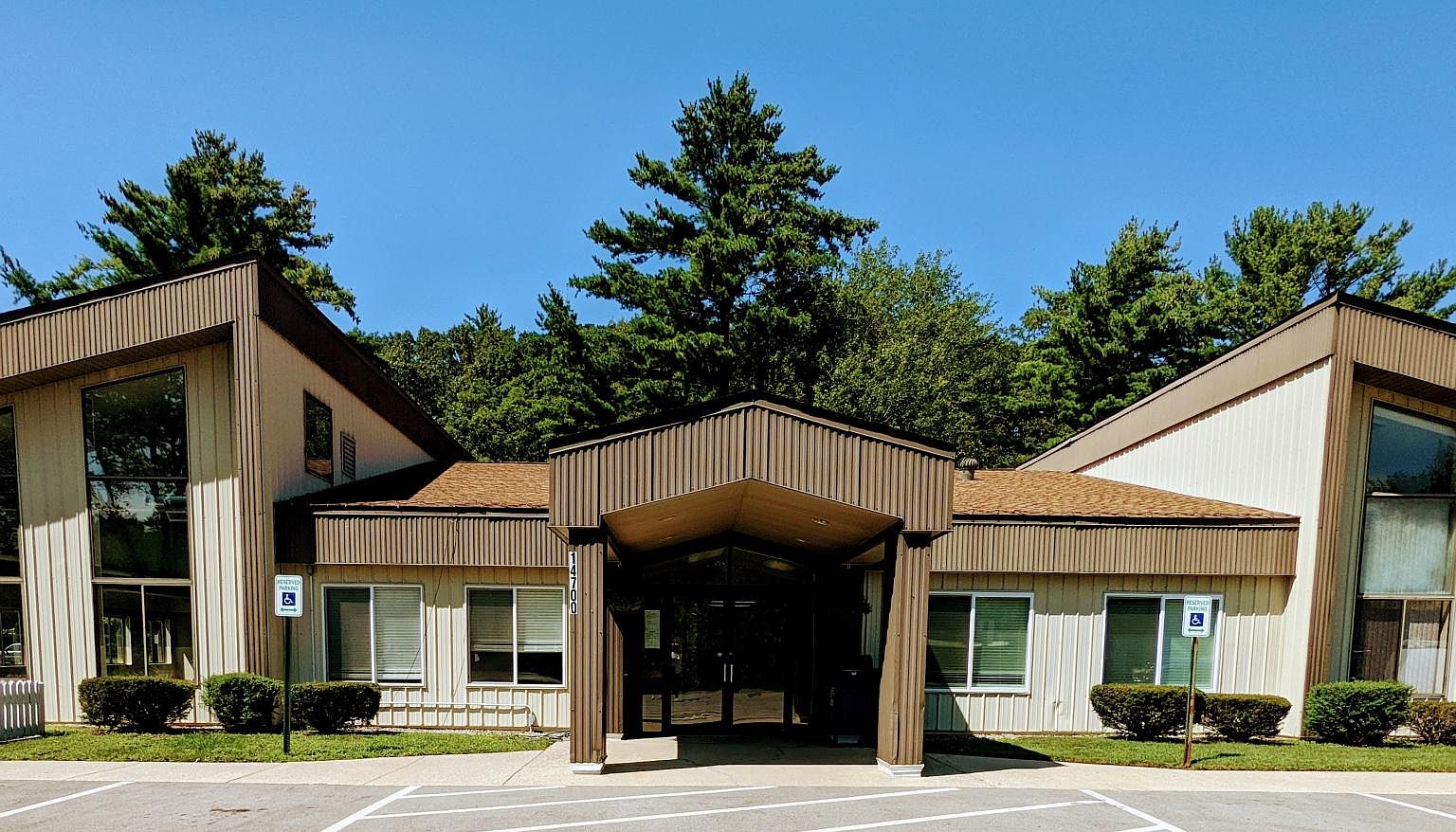 2 Barberry Dr, Nunica, MI 49448 | Zillow