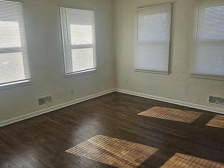 Mind blowing 3 bedroom home with amenities — Photo 3