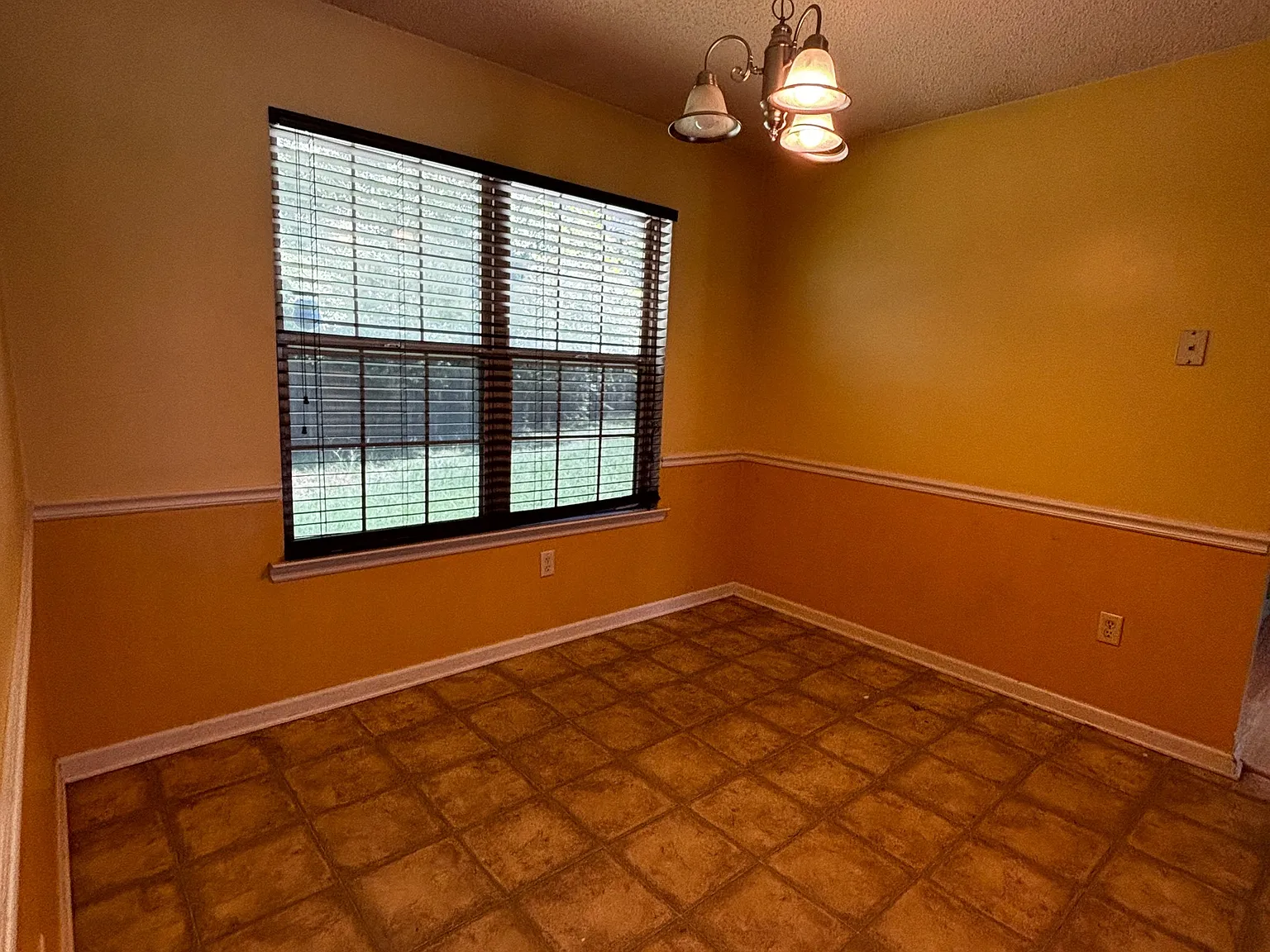 504 Bedford Court - 504 Bedford Court — Photo 4