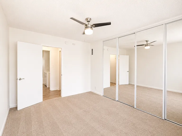 135 N Hayworth Ave #305 — Photo 9