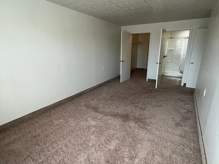 Shadow Creek Apartments — Photo 39