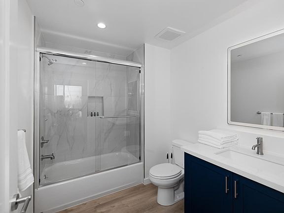 3rd image of 919 Boston Ct Unit 301