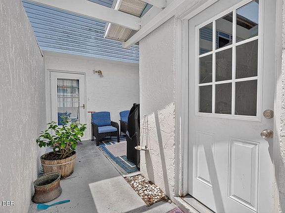 2nd image of 10 London Ln