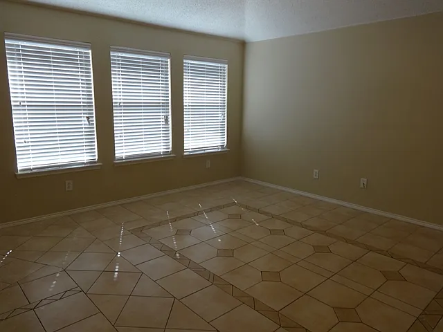 2930 Monticello Ln — Photo 3