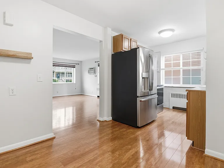6237 Benneville St #1 — Photo 7