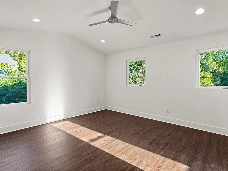 2714 Batavia St — Photo 20