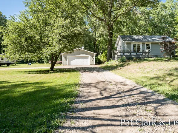 14011 Hickory Rd, Fruitport, MI 49415