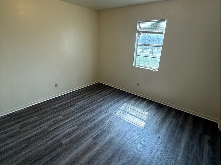 208 Veterans Ave — Photo 6