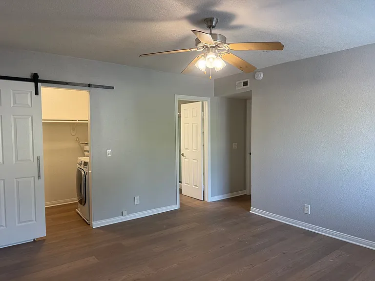 Park Plaza Apartments — Photo 160