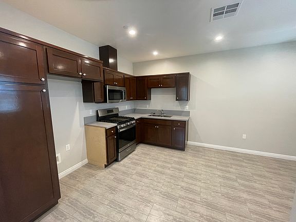 5th image of 7604 Perry Rd #D