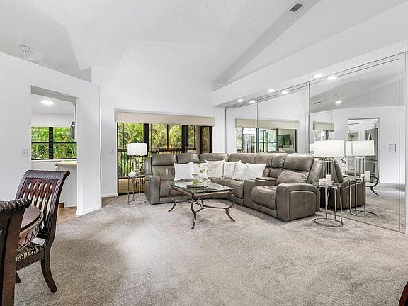 4th image of 2603 Aspen Way #2603
