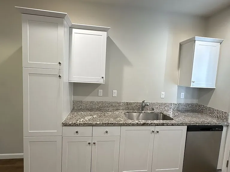 505 S Summit St #101-104 — Photo 6