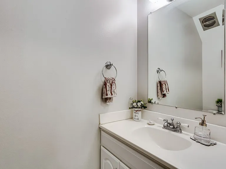 546 Azalea Dr — Photo 18