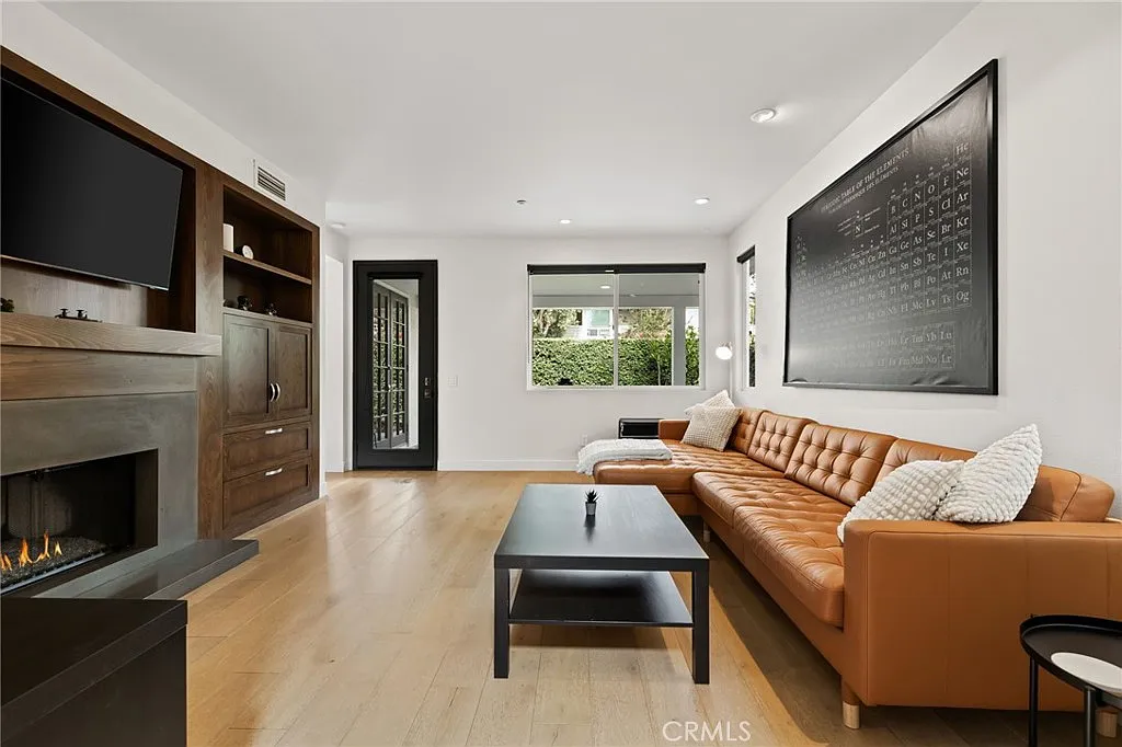 3 bed, 2.5 bath, 1720 sqft, $7,500 — Photo 4