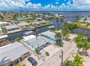 2500 Harbor View Dr, Matlacha, FL 33993