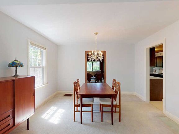 5th image of 303 E Marion Ave