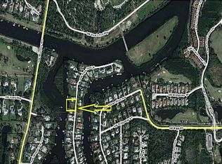 562 Pine Tree Ln, Palm City, FL 34990