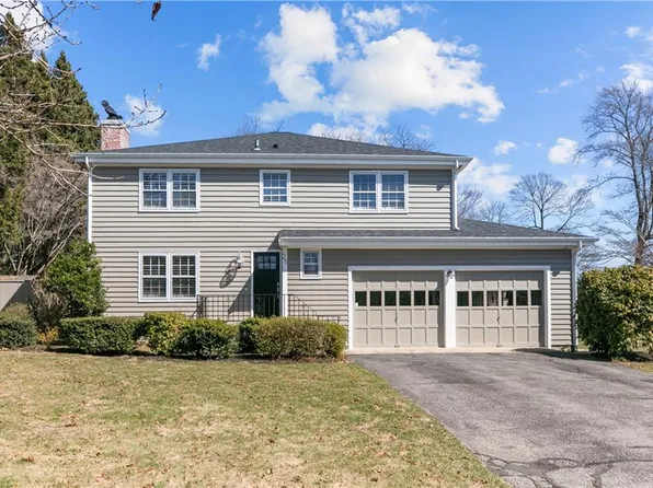 26 Red Cross Ave, Newport, RI 02840