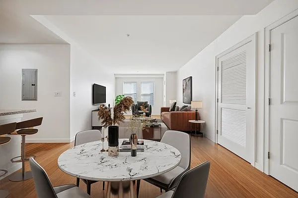 2 bed, 991 sqft, $4,700 — Photo 3