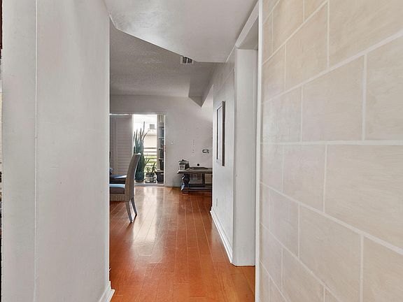 4th image of 2724 S Garden Drive #309