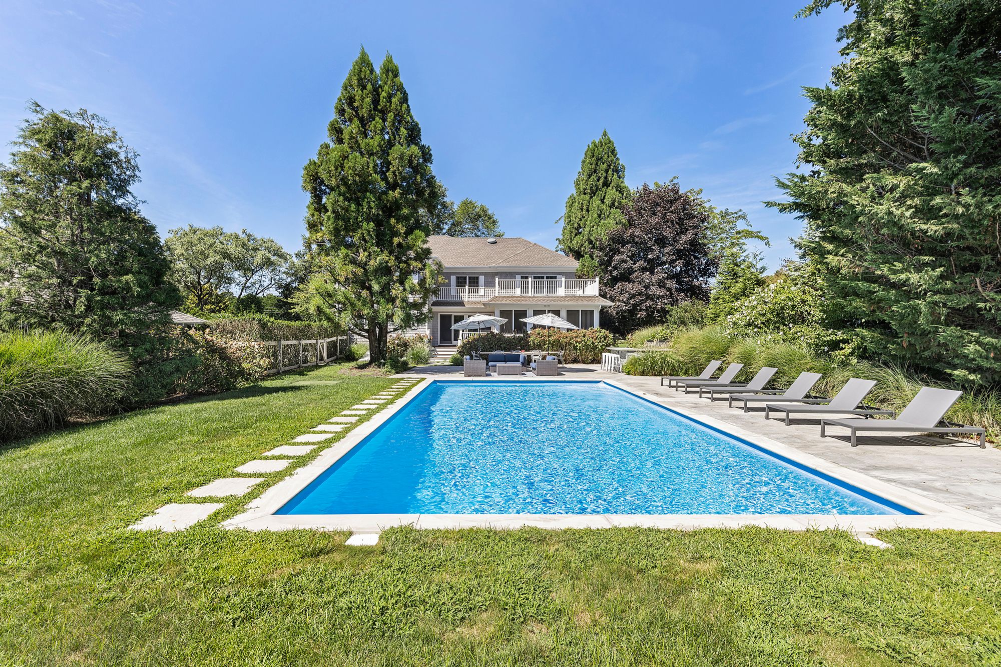 40 Tanners Neck Ln, Westhampton, NY 11977 Out East