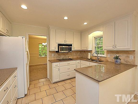 4th image of 8201 Bromley Rd