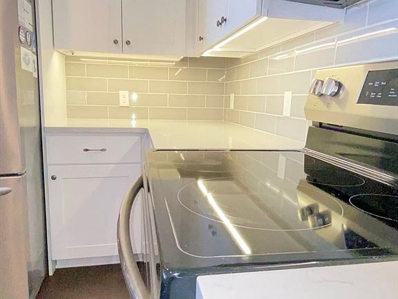 5th image of 635 Old Post Rd #2-203