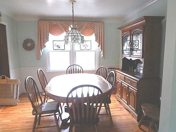 5th image of 214 Falconhurst Dr