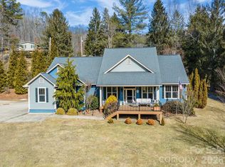 18 Hoye Ln, Candler, NC 28715