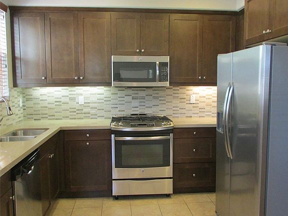 3rd image of 908 Grove Ct