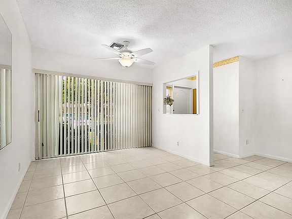 5th image of 524 Crooked Lake Ln APT C