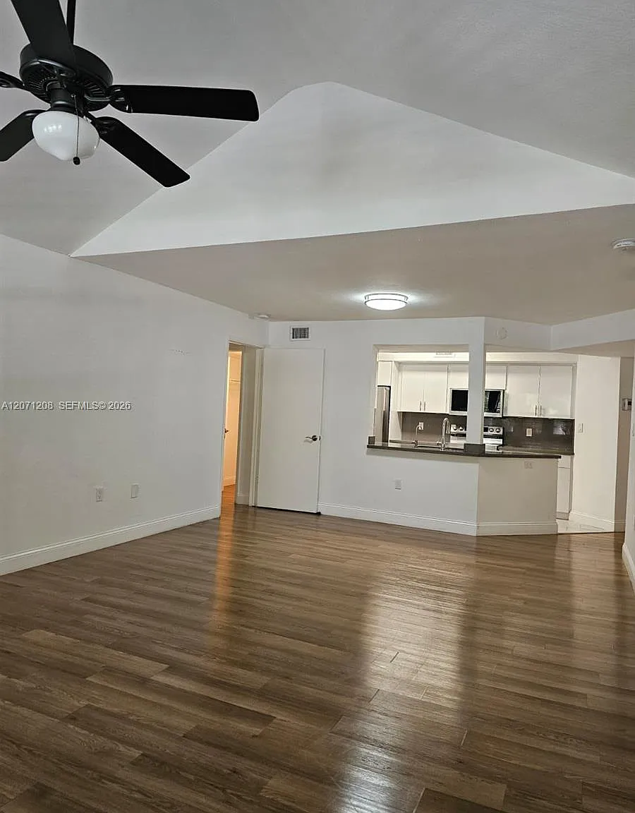 2 bed, 1053 sqft, $2,400 — Photo 2