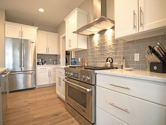 3rd image of 5099 Pine Island Dr NE