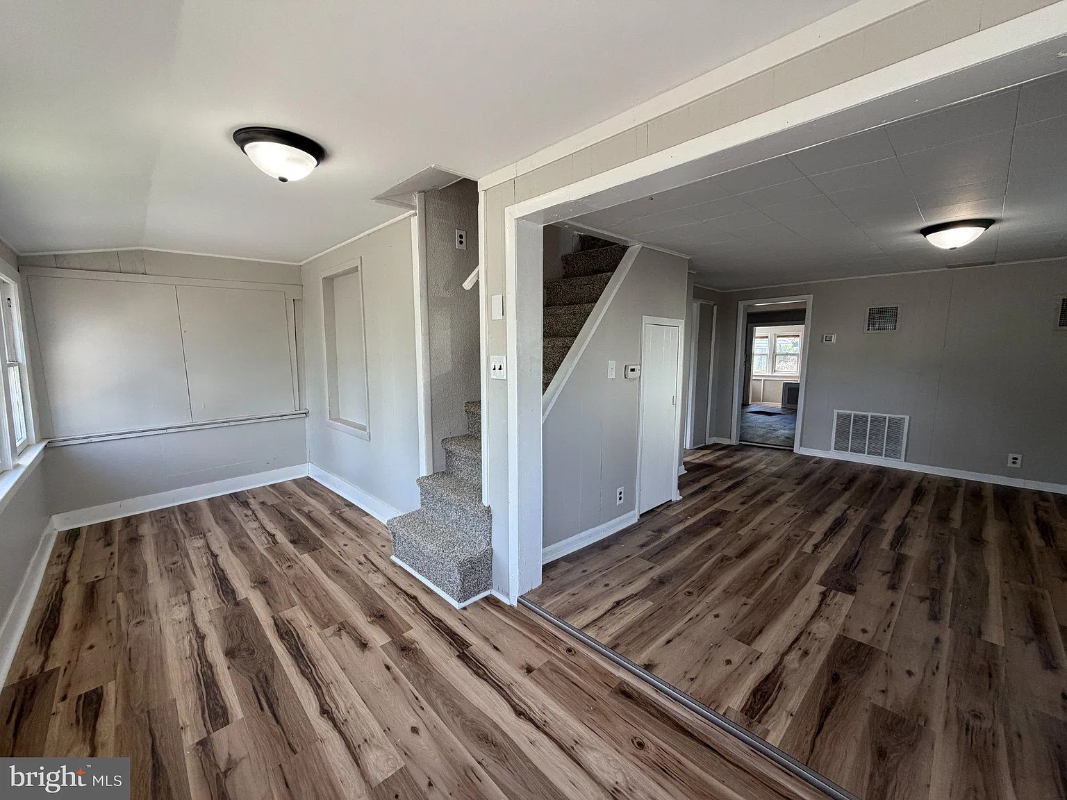 3 bed, 1.0 bath, 1084 sqft, $2,150 — Photo 1