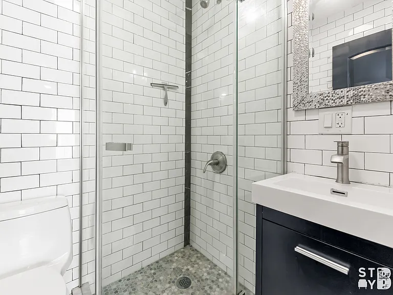 509 Van Buren St #4R — Photo 4