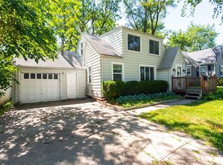 3920 70th St, Urbandale, IA 50322