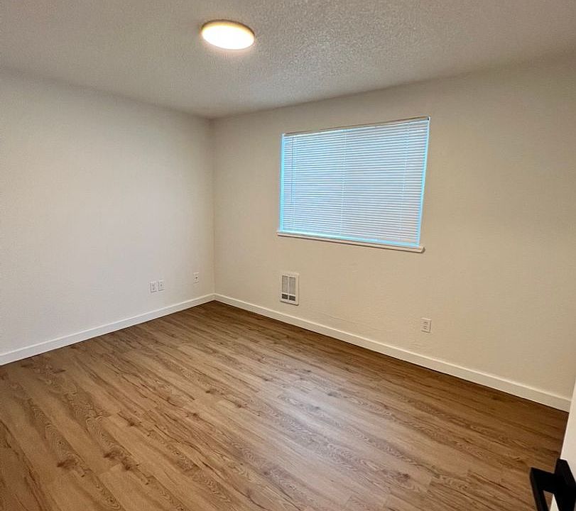 1st image of 12113 114th Avenue Ct E #1