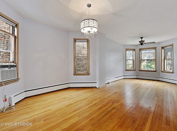 4th image of 2456 W Gunnison St