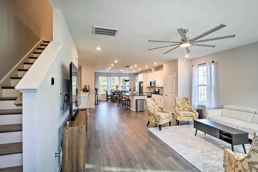 1020 Manorhaven Dr — Photo 3