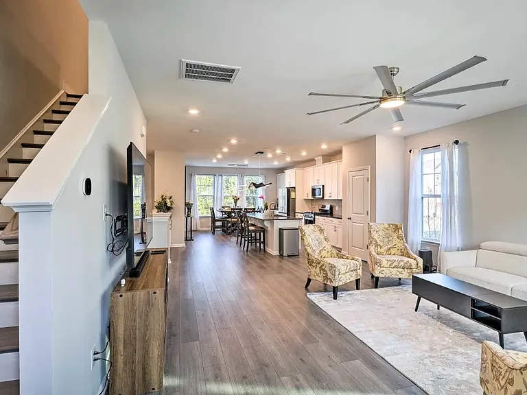 1020 Manorhaven Dr — Photo 3